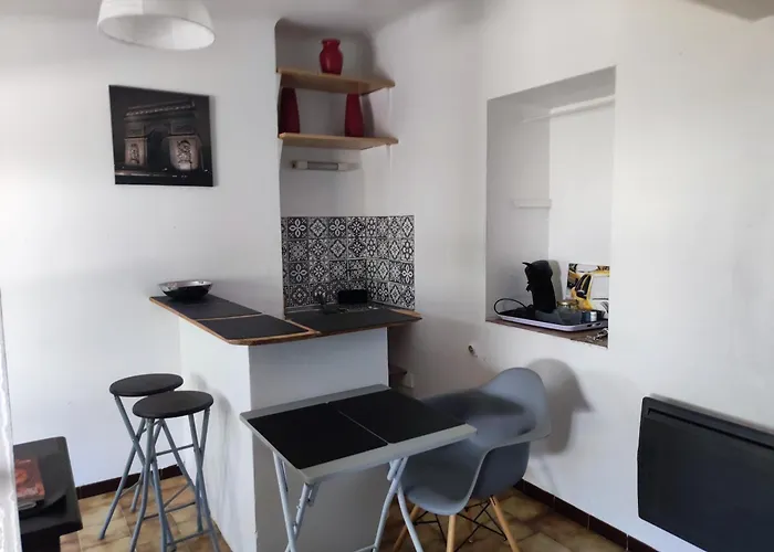 شقة Ingrid Mary نيم